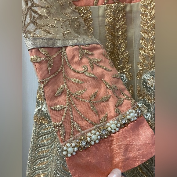 Vintage beautiful gown - Picture 5 of 9